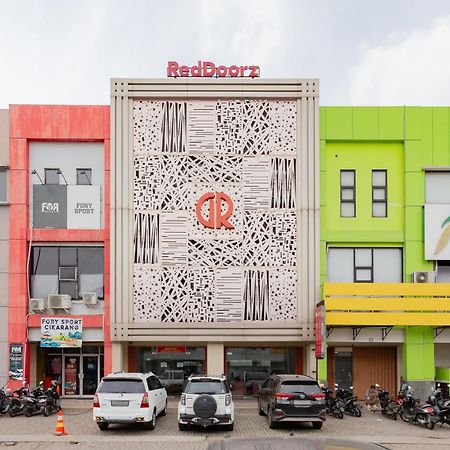 Reddoorz Plus Near Living Plaza Jababeka Hotel Cikarang Exterior photo