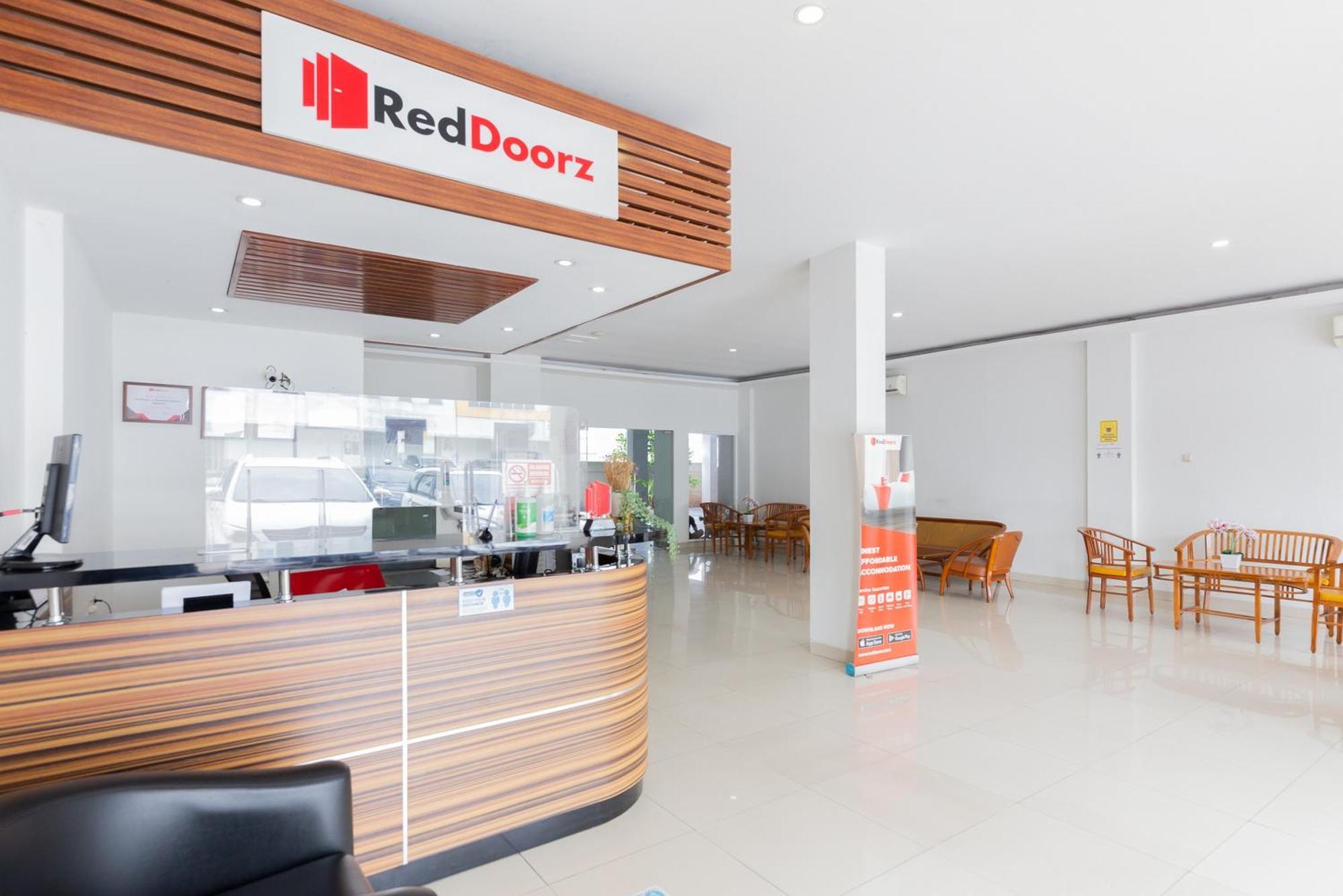 Reddoorz Plus Near Living Plaza Jababeka Hotel Cikarang Exterior photo